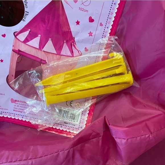 Princess Playhouse by Pockos UV protection for playtime and beach dressing room. - Picture 10 of 13